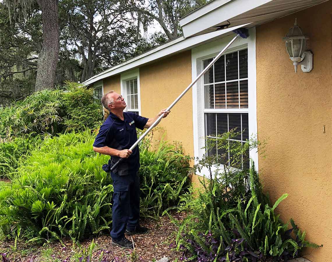 Pest Control Tech in Tampa